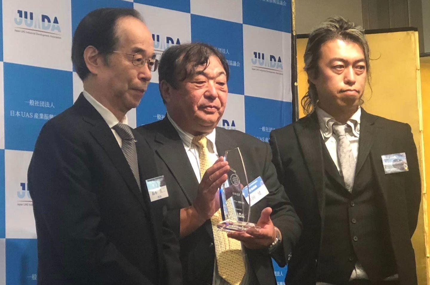 無人航空機による橋梁点検